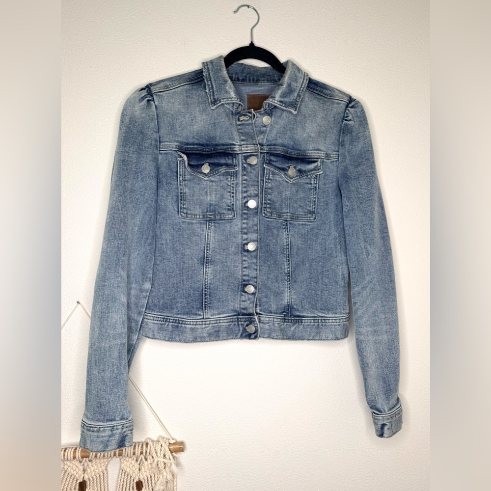 Maurice's denim jacket puff sleeve light wash, stretch size small jean western
